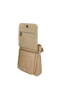 Borsa a tracolla in pelle beige con superficie texturizzata, tasca esterna e chiusura a pressione. L'interno presenta una tasca con zip e una morbida fodera.
