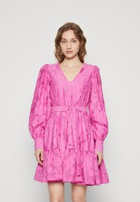Selected Femme SLFCALLI SADIE SHORT V NECK DRESS  - Kokteilinė suknelė / vakarėlių suknelė - phlox pink