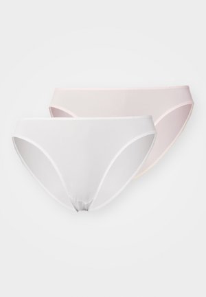 Duas peças de roupa íntima feminina em branco e rosa claro. Feitas de um tecido suave com bordas sem costura e um design clássico de biquíni.