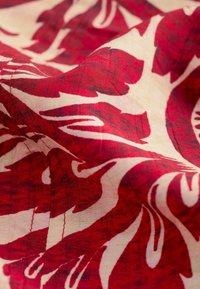 Next GATHERED SHORT SLEEVE TEXTURED BOXY  PETITE - Blúz - red ecru leaf print