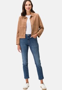 zero IN OPTIK - Veste en similicuir - golden camel