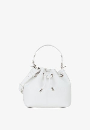 Witte leren buideltas met trekkoordsluiting, zilverkleurige hardware-accenten en een afneembare schouderband. Geperst logo aan de voorkant.