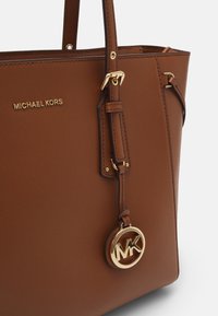 MICHAEL Michael Kors VOYAGER TOTE - Borsa a mano - luggage