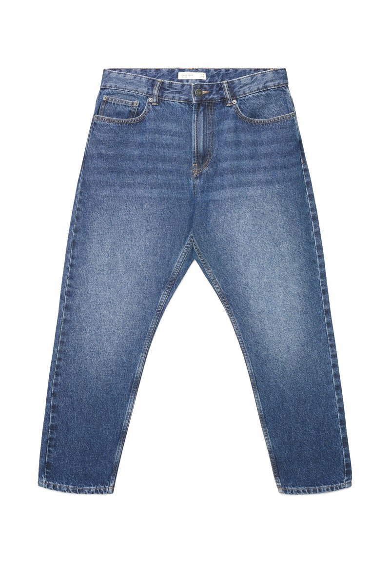 Jeans in denim con lavaggio dal blu chiaro al medio, con gambe dritte, design a cinque tasche e chiusura con bottone. Texture liscia con cuciture morbide.