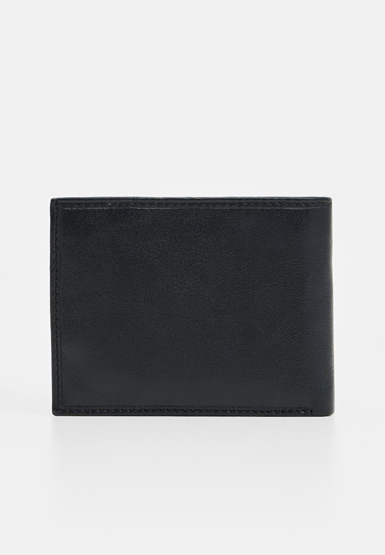 Portefeuille en cuir noir avec une texture lisse, de forme rectangulaire et avec des coutures minimales. Ne présente aucun matériel ou motif visible.