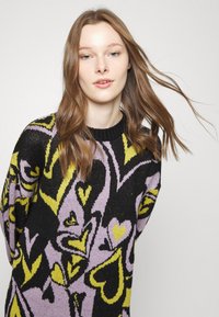 The Ragged Priest COURSE DRESS - Vestido de malha - black/lilac