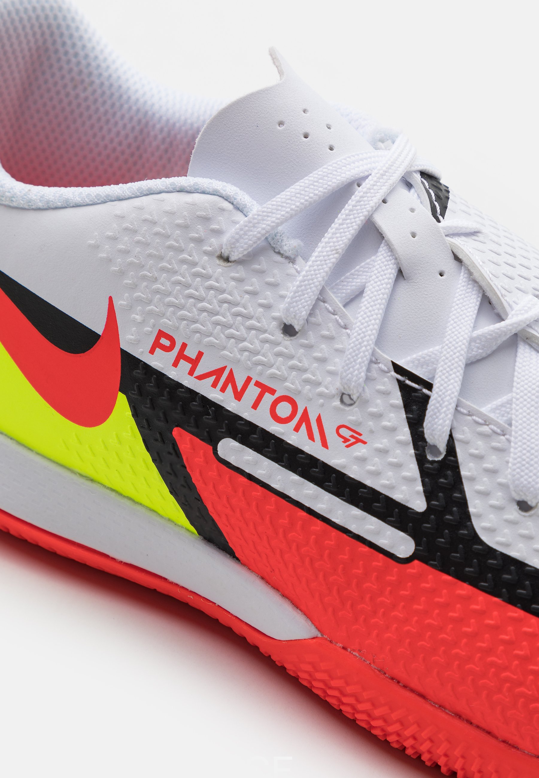 Nike Performance JR PHANTOM GT2 ACADEMY IC UNISEX - Indoor football boots -  white/bright crimson/volt/white - Zalando.ie