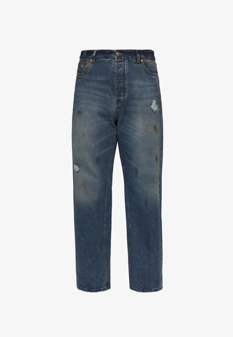 Jeans in denim di colore blu scuro con una vestibilità ampia, caratterizzati da dettagli strappati e macchie sbiadite. Design classico a cinque tasche con chiusura a bottone.