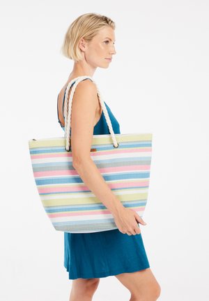 Gestreepte tote bag in pasteltinten van roze, blauw en geel; heeft crèmekleurige touwhandvatten en een ritsluiting. Ontwerp van lichtgewicht stof.