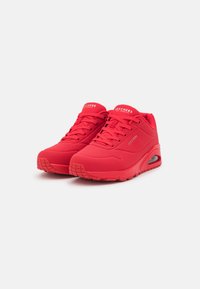 Skechers Wide Fit UNO - Matalavartiset tennarit - red