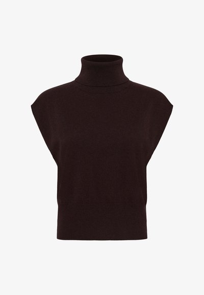 Haut en maille marron foncé sans manches avec un col roulé haut et des épaules larges sur fond blanc.
