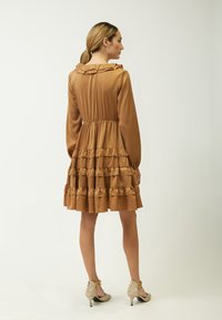 INFLUENCER VALANCE  - Vestido informal - cappuccino