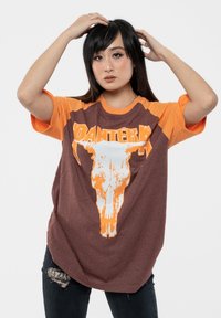 Paradiso Clothing PANTERA SKULL RAGLAN UNISEX - Print T-shirt - brown