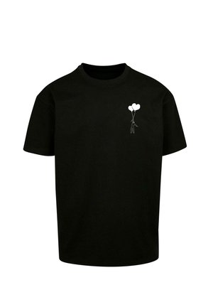 Must on must t-särk lühikeste varrukatega, mille esiosas vasakul rinnal on kujutatud valge joonistusega inimest, kes hoiab kahe südamekujulise õhupalli.