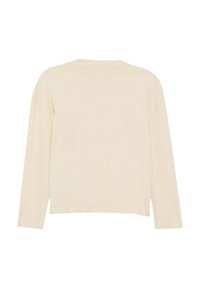 Cremfarbener Langarm-Top mit Rundhalsausschnitt, überschnittenen Schultern und lockerer Passform. Hergestellt aus weichem, glattem Stoff ohne sichtbare Muster oder Akzente.
