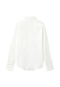 Weißes langärmliges Hemd mit Kragen und geknöpften Manschetten. Hat eine glatte Textur und einen abgerundeten Saum am Boden. Keine sichtbaren Muster.