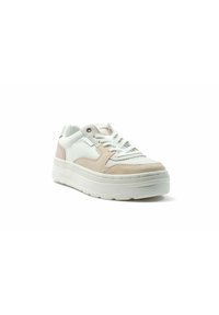 Sneaker mit einem Mix aus Materialien, bestehend aus weißem Leder, hellrosa Wildleder und strukturiertem Stoff. Dicke weiße Gummisohle mit dezentem Muster.