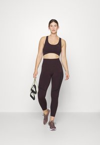ICANIWILL RUSH SEAMLESS BRA - Vidutiniškai krūtinę prilaikanti sportinė liemenėlė - burgundy
