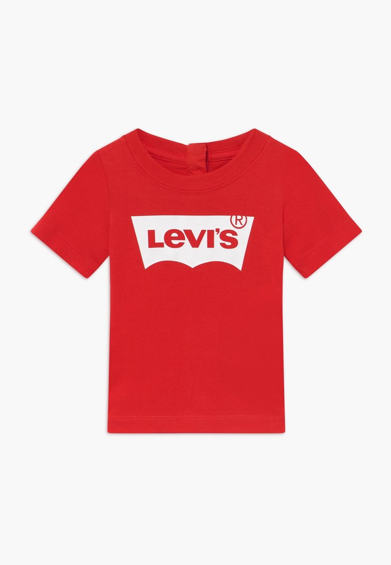 T-shirt rouge à manches courtes pour tout-petit avec le logo blanc Levi's centré sur la poitrine, sur fond blanc uni.