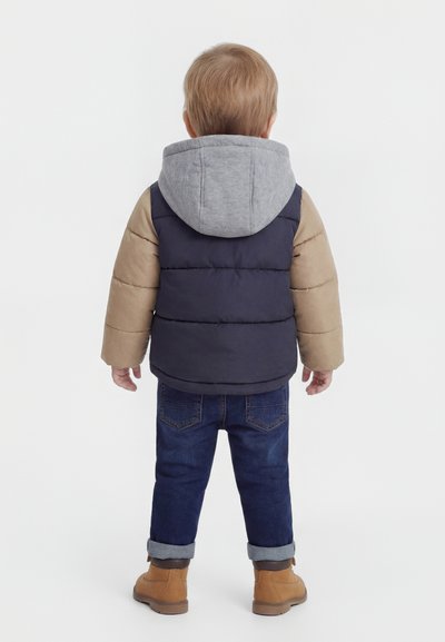 Versace PADDED JACKET VINTAGE LOGO PINNED KIDS PRINT UNISEX - Jachetă de iarnă - navy/ivory/gray/gold-coloured