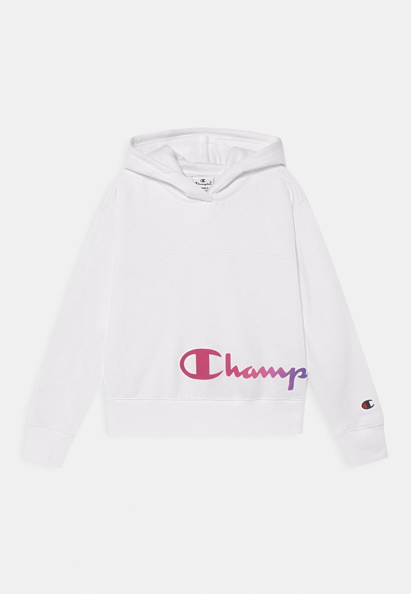 Sudadera blanca con capucha que presenta un destacado logo de "Champion" en rosa y morado. El material es suave y cuenta con puños y dobladillo acanalados.