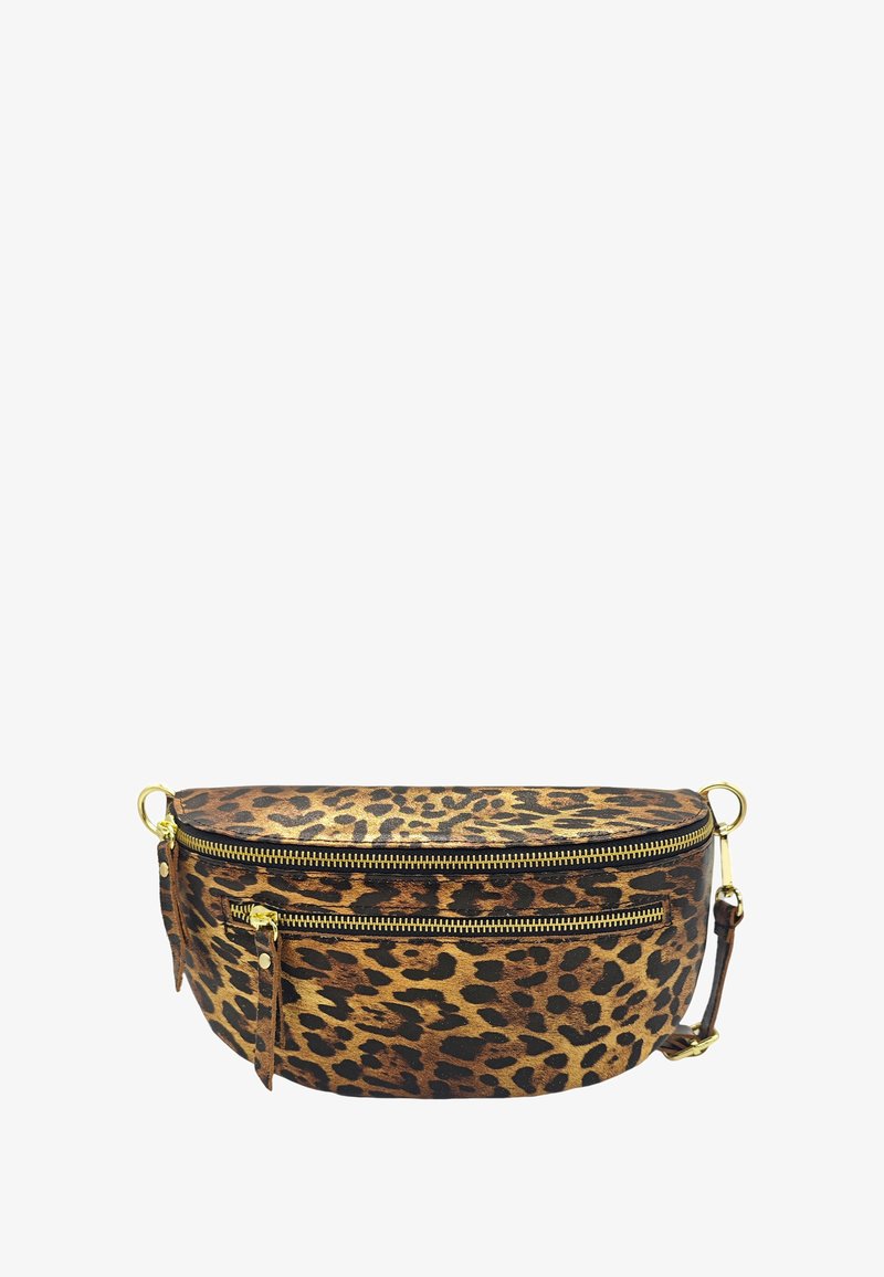 Sac à imprimé léopard avec une forme arrondie, des zippers en or et des accents. Fabriqué en matériau texturé, avec deux compartiments zippés.