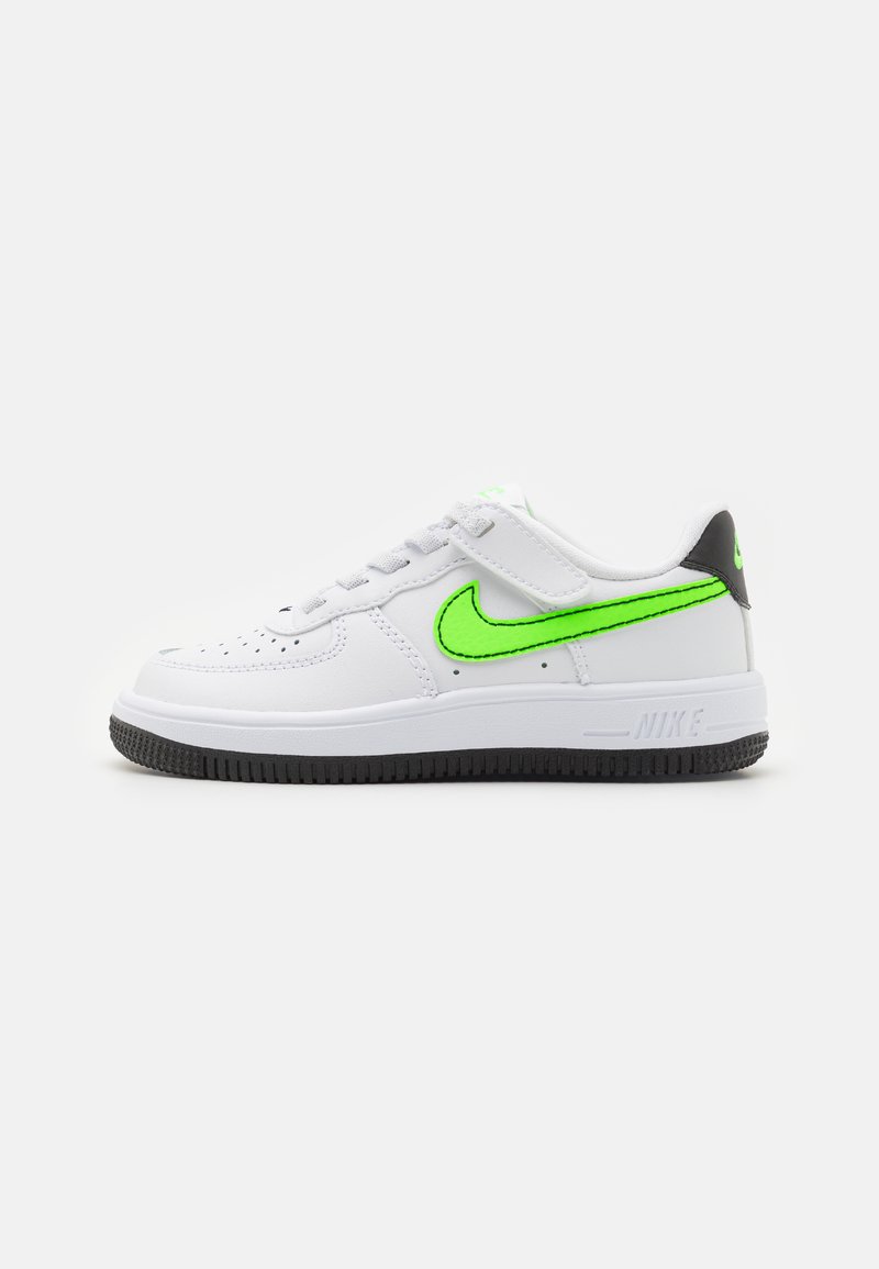 Nike Sportswear FORCE 1 LOW EASYON - Sneakers - white/green strike/black
