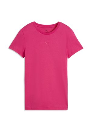 Jasnoróżowa koszulka z krótkim rękawem i okrągłym dekoltem, z małym haftowanym logo Puma na środku klatki piersiowej.