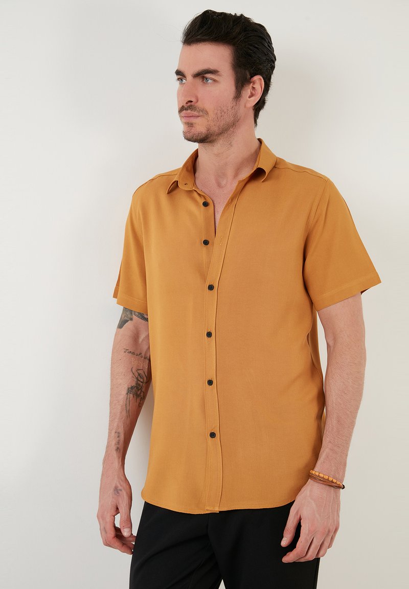 Herren Freizeithemden | Buratti SHORT SLEEVE Hemd mustard color/senf - IJ65667 Herren Freizeithemden | Buratti SHORT SLEEVE Hemd mustard color/senf - IJ65667