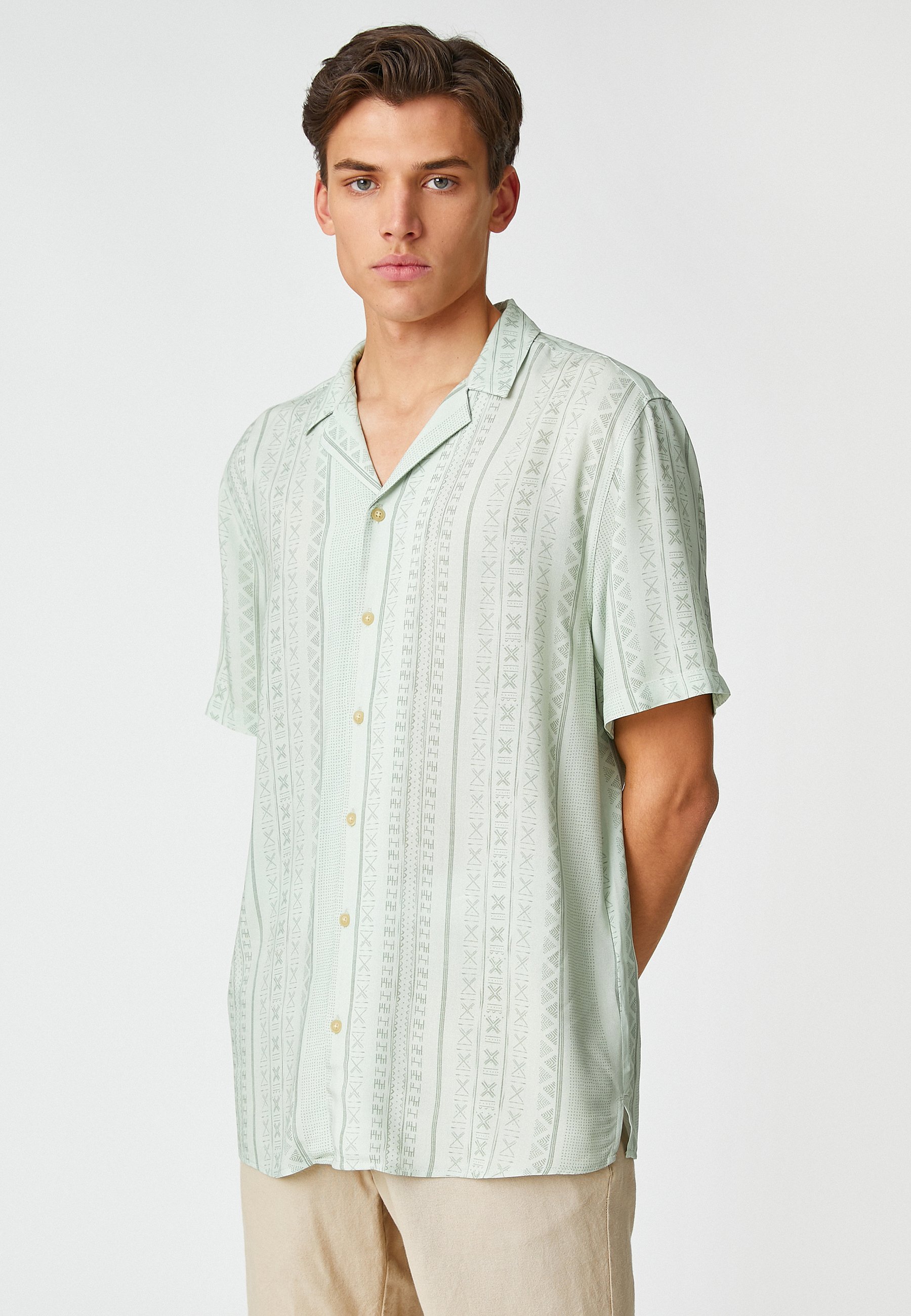 Koton Herren Kurzarmhemd Mit Ethno-Print – Lässiges Design, Rundhals, Maschinenwaschbar, Größe M