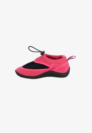 Roze waterschoenen met een zwarte mesh bovenkant, elastisch trekkoord voor de juiste pasvorm, en een rubberen zool met een getextureerde grip voor tractie.