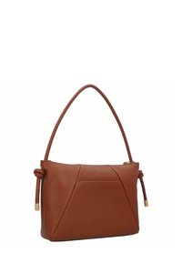 Borsa a mano in pelle marrone con trama, dotata di una singola tracolla, estremità annodate e cerniera e dettagli dorati su sfondo bianco.