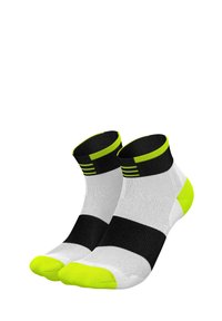 Schwarz-weiße Knöchelsocken mit neongrünen Akzenten. Das Design umfasst drei horizontale Streifen am Bund und eine verstärkte Zehenpartie.