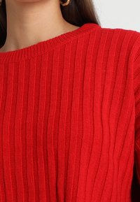 Honey Punch Sweter