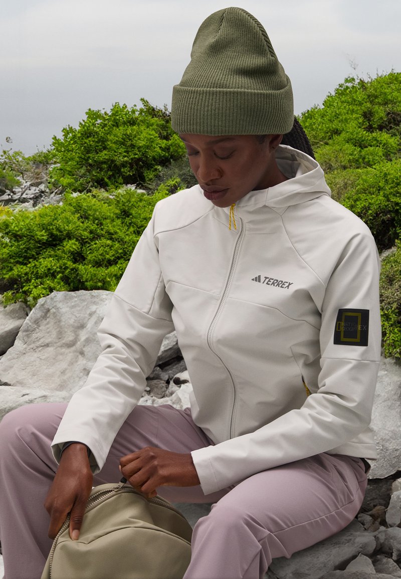 Adidas Terrex NATIONAL GEOGRAPHIC WOMEN SOFTSHELL JACKET - Casaco softshell - orbit grey