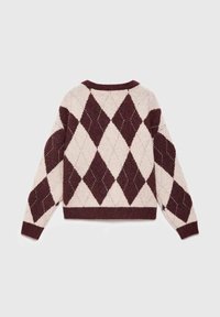 Trikotaža z okroglo ovratnikom, dolgimi rokavi in kremasto ozadje z maroon rombi. Mehka tekstura in skrajšana oblika.