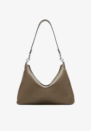 Brązowa skórzana torebka o luźnym fasonie, kanciastym kształcie i pojedynczym regulowanym pasku. Widoczne akcenty ze srebrnego metalu.