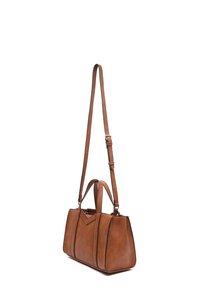 Smeđa kožna torba strukturalnog oblika, s dvostrukim ručkama i dugim podesivim remenom. Tekstura na površini s V-oblikovanim akcentom.