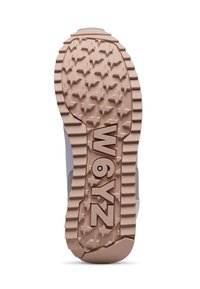 Suola della scarpa con una superficie in gomma testurizzata, caratterizzata da motivi a stella, di colore beige, con il marchio "W6YZ" in rilievo al centro.