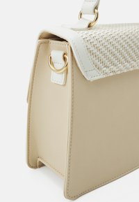 Thumbnail Image 7