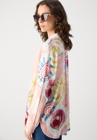 Scotch & Soda PRINTED RELAXED FIT SHIRT - Pogājama blūze - pink