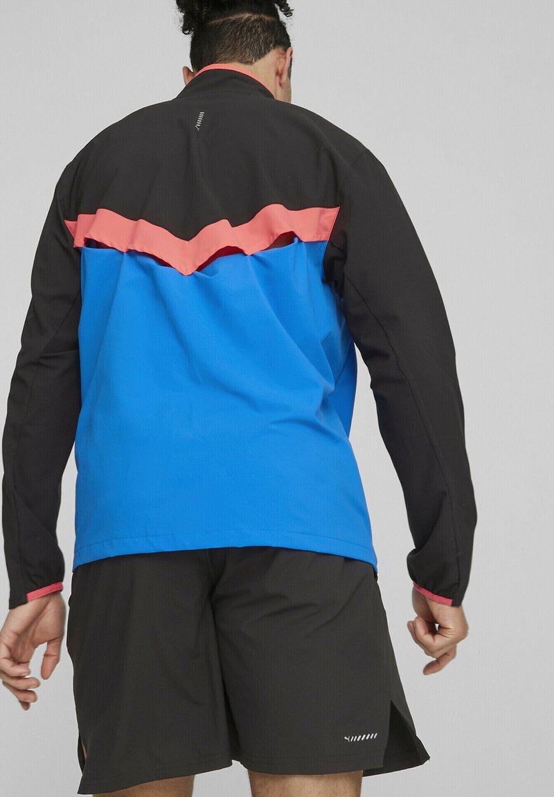 Puma ULTRAWEAVE RUNNING - Chaqueta de entrenamiento - black ultra blue