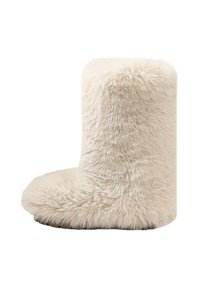 Krém színű műszőrme csizma lekerekített orral és bolyhos textúrával. Alacsony szárú, sima, tartós talppal a jobb tapadás érdekében.