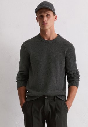 - Sweter