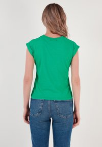 LELA T-shirts basic - benetton color