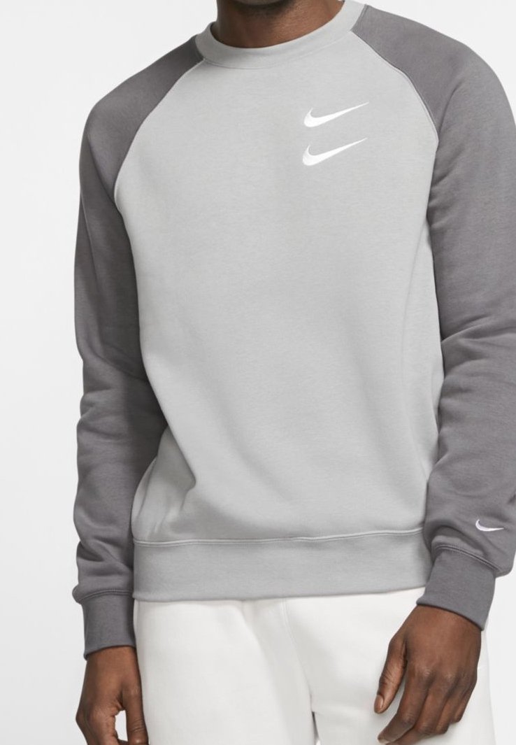 Grijze sweatshirt met donkergrijze raglanmouwen. Bevat een wit Nike-logo op de borst en een kleiner logo op de mouw. Zachte katoenmix materiaal.