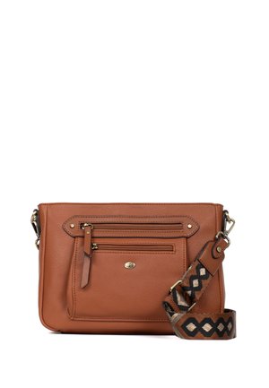 Sac bandoulière en cuir marron avec poches zippées à l'avant, ferrures dorées et bandoulière amovible en tissu à motifs.
