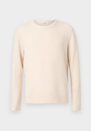 Langärmliger, cremefarbener Strickpullover mit strukturiertem Muster, gerippten Bündchen und Saum sowie einem runden Ausschnitt.