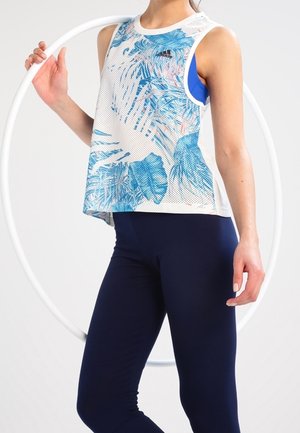 Blauwe en witte mouwloze tanktop heeft een gaasdesign met een tropisch bladerenpatroon, gecombineerd met marineblauwe leggings.