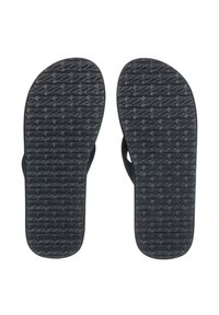 Svarta flip-flops med en mönstrad gummisula och textilremmar. Sulan har ett rutmönster för grep och stöd. Lättviktig design.
